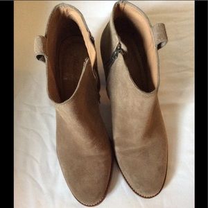 Made well suede Billie boots